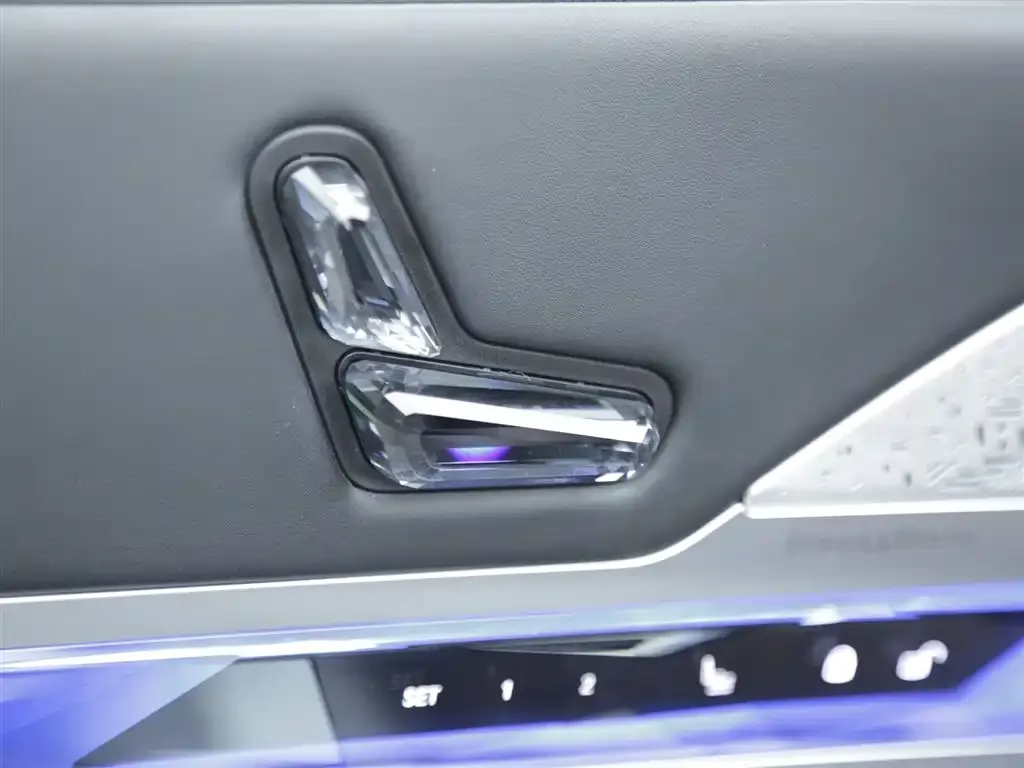 BMW i7 — фото 10