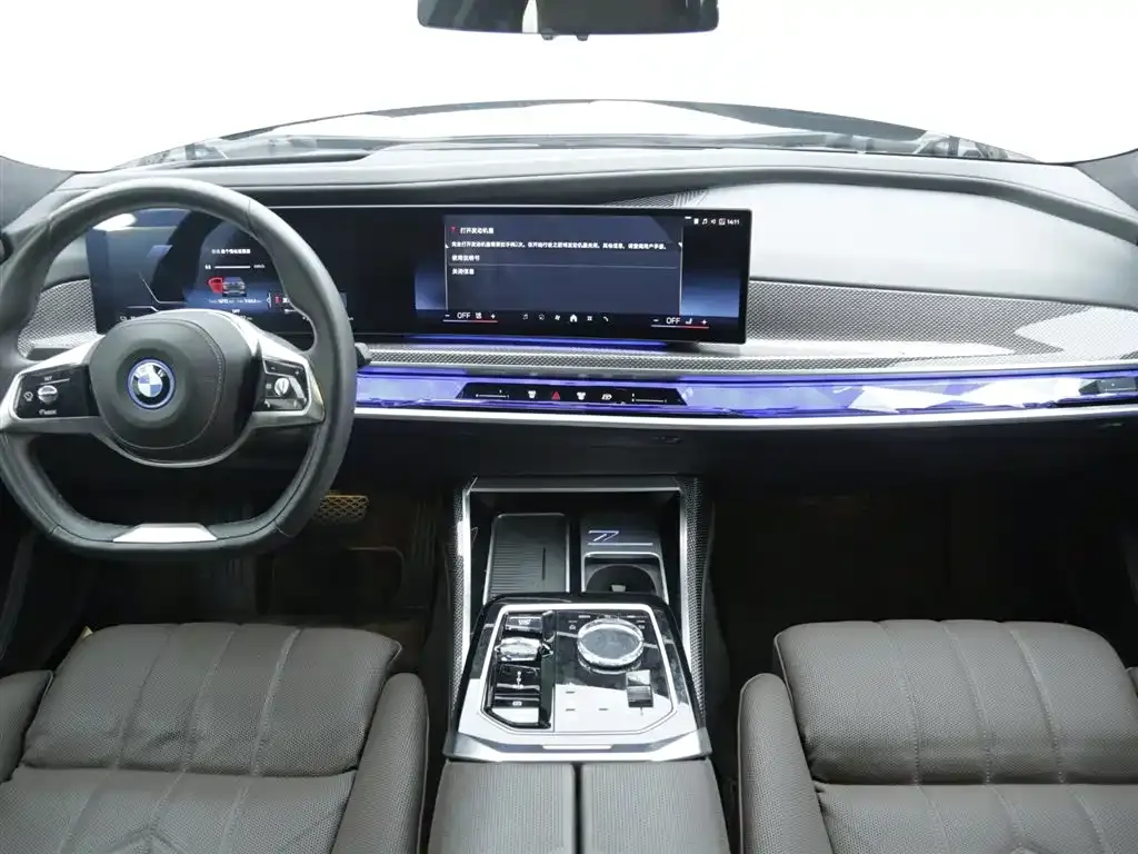 BMW i7 — фото 7