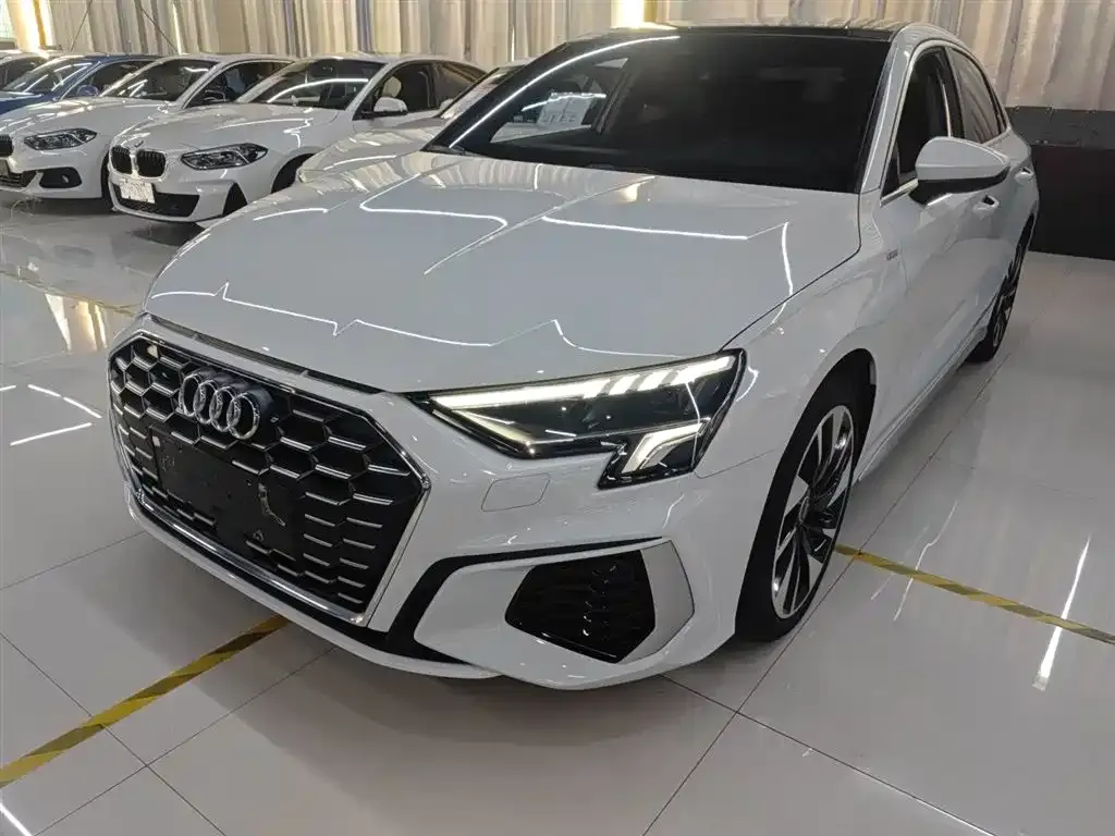 Audi A3 — фото 1