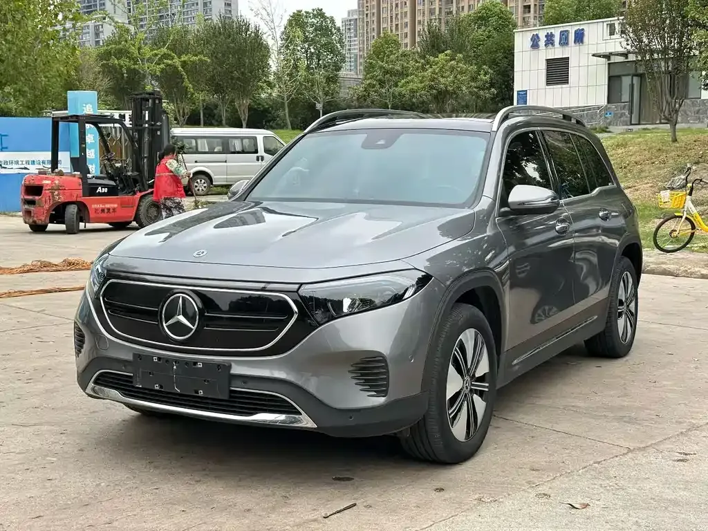 Mercedes-Benz EQB — фото 1