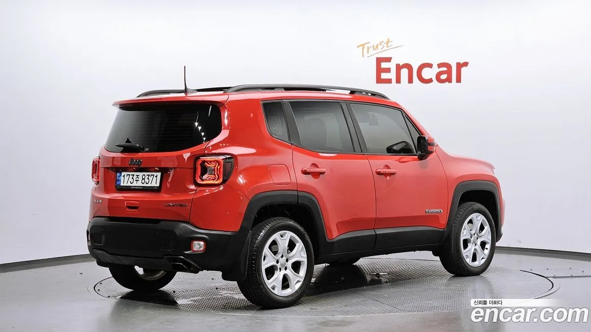 Jeep Renegade — фото 2