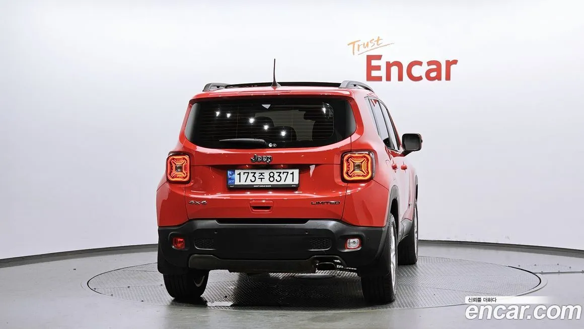 Jeep Renegade — фото 4