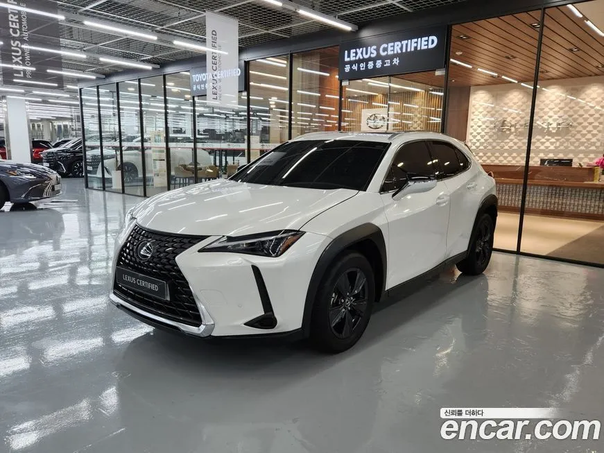 Lexus UX — фото 1