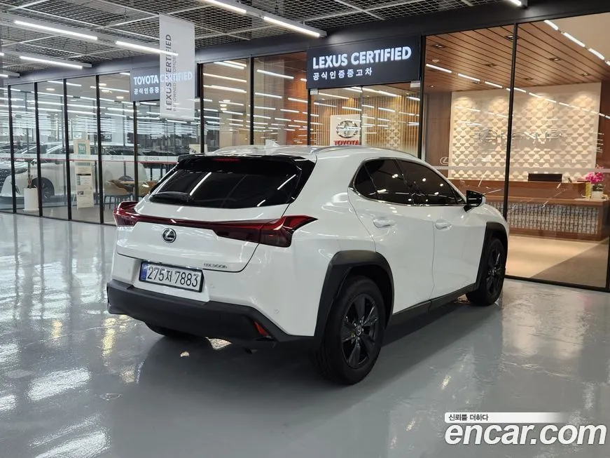 Lexus UX — фото 2