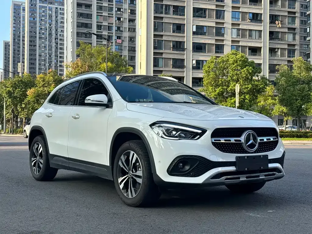 Mercedes-Benz GLA — фото 1