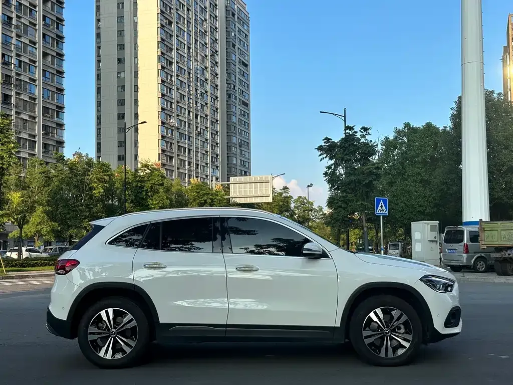 Mercedes-Benz GLA — фото 8