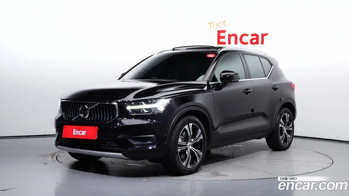 Volvo XC40 — фото 1