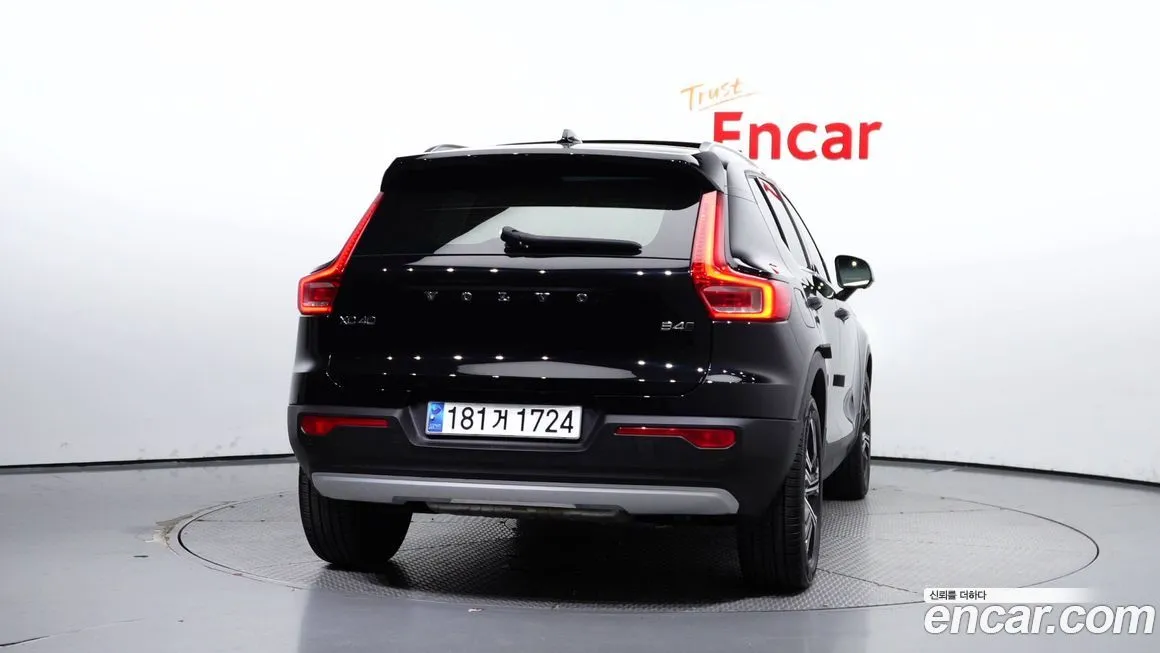 Volvo XC40 — фото 4