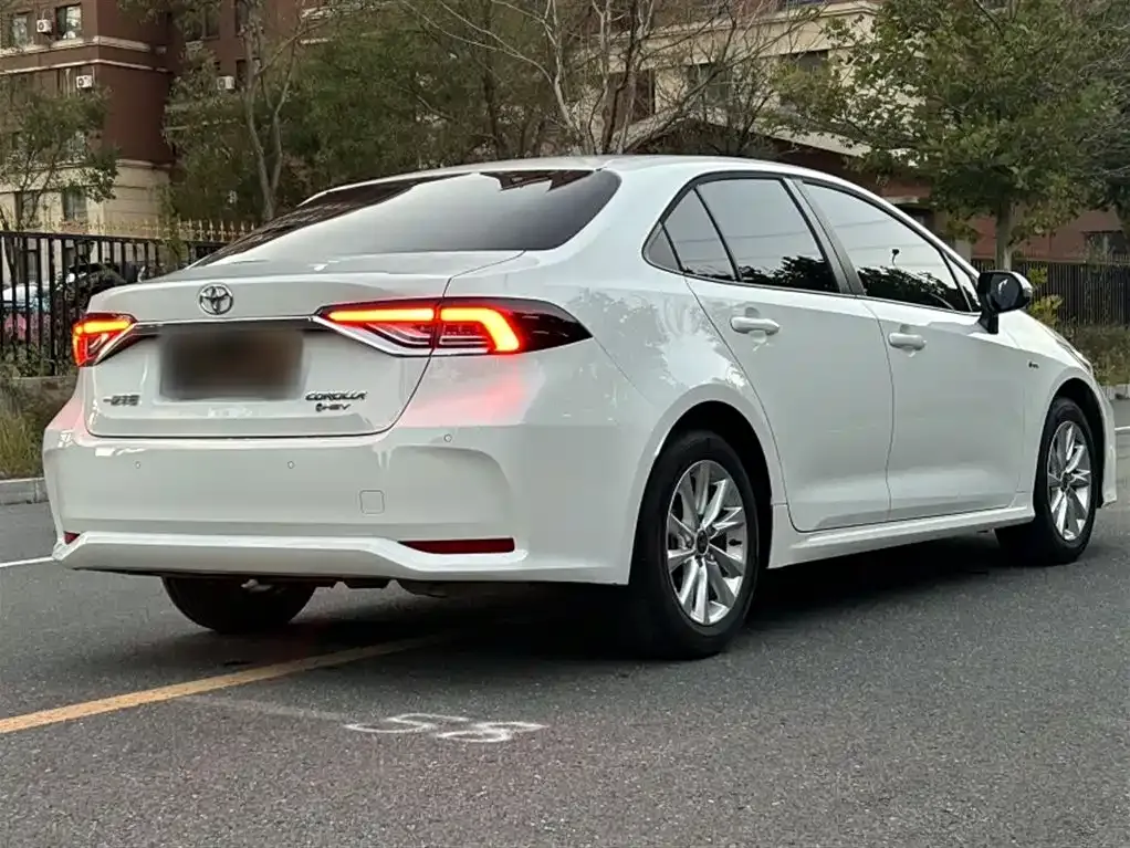 Toyota Corolla — фото 5