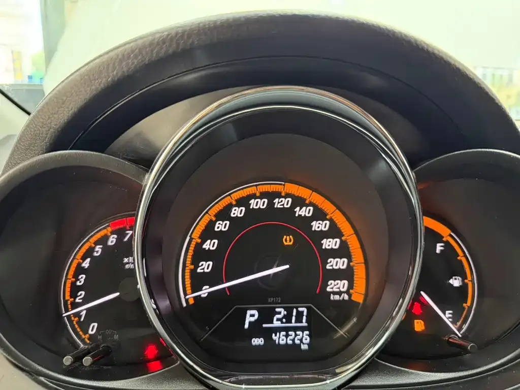 Toyota Yaris L — фото 10