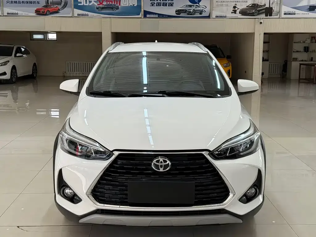 Toyota Yaris L — фото 2