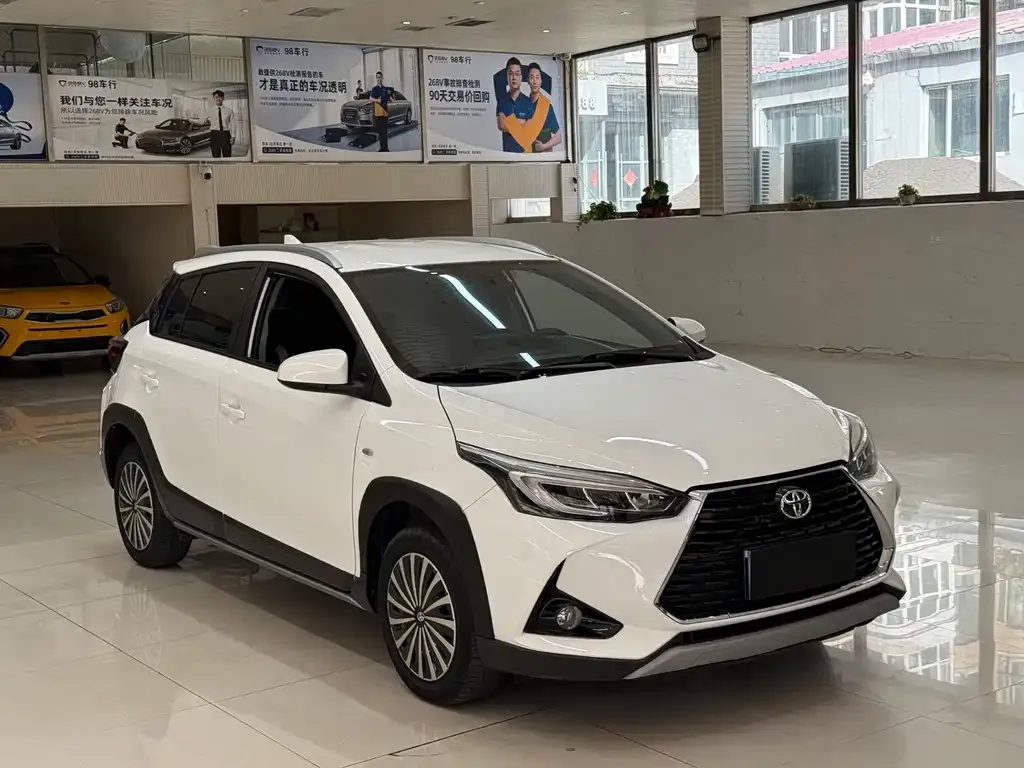 Toyota Yaris L — фото 3