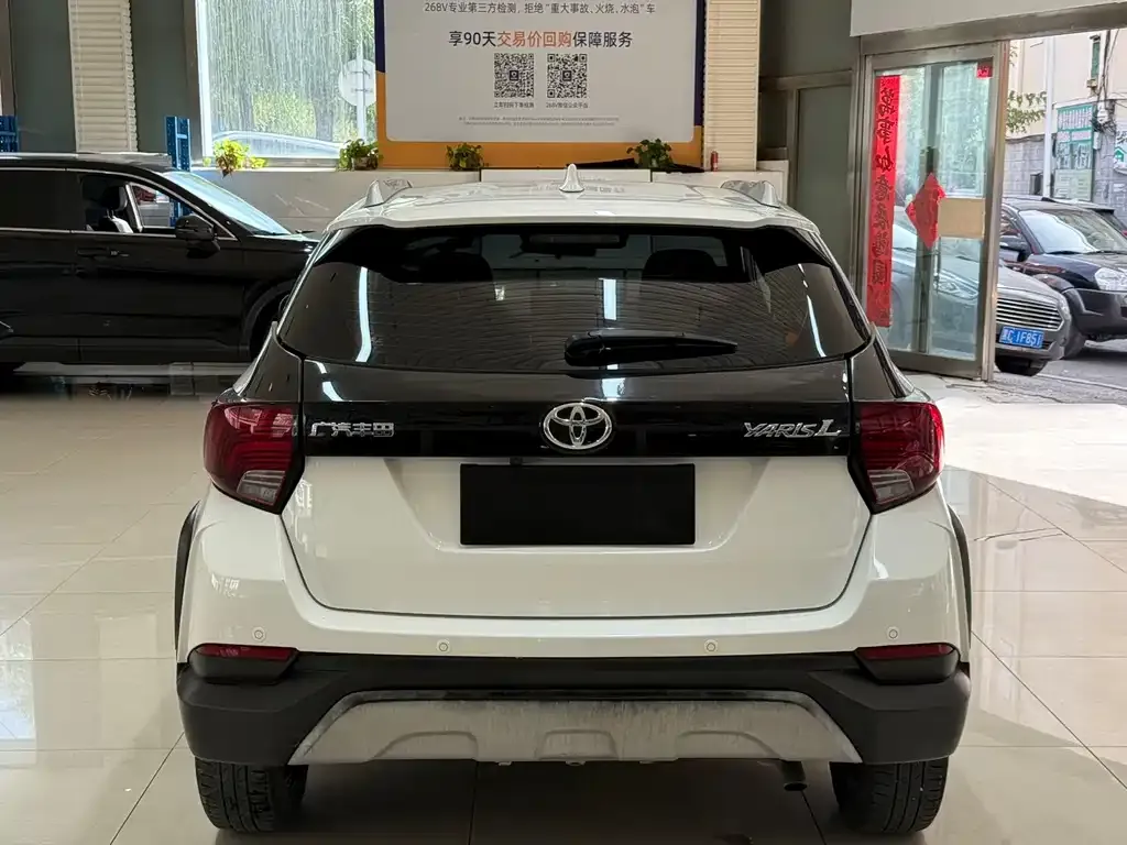 Toyota Yaris L — фото 5