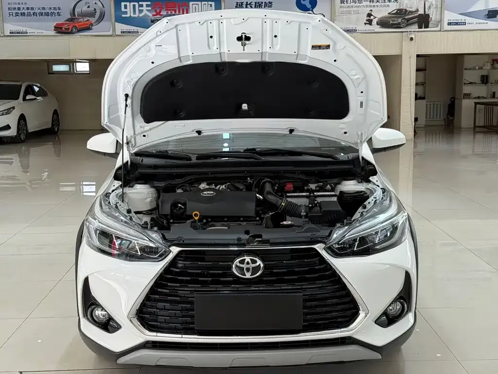 Toyota Yaris L — фото 7