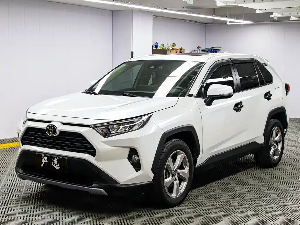 Toyota RAV4 — фото 1