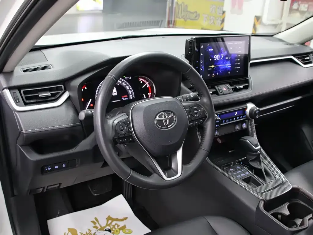 Toyota RAV4 — фото 5