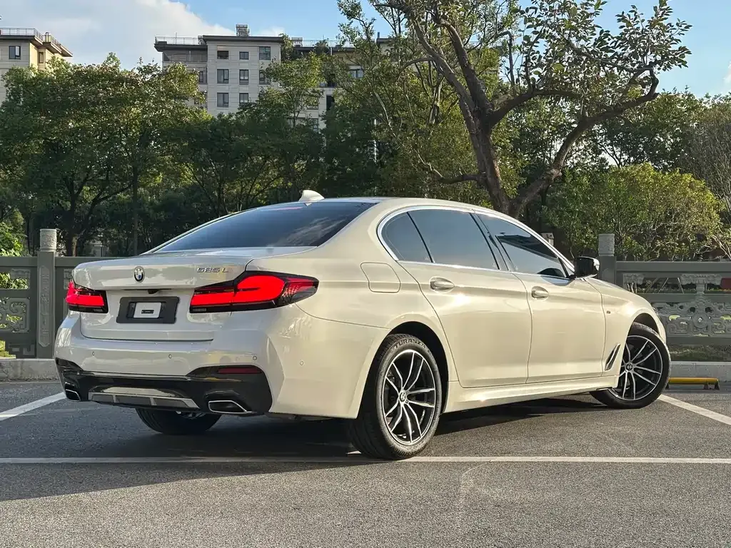 BMW 5 Series — фото 4