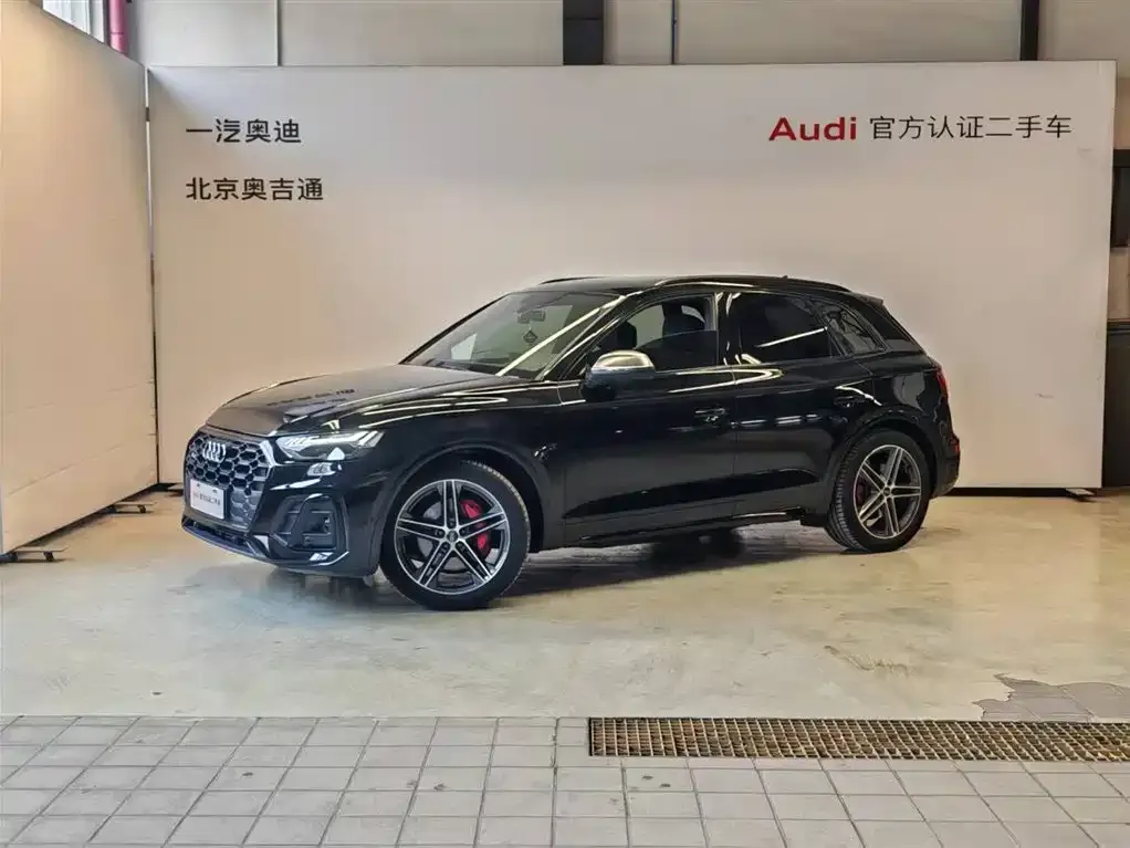 Audi SQ5 — фото 1