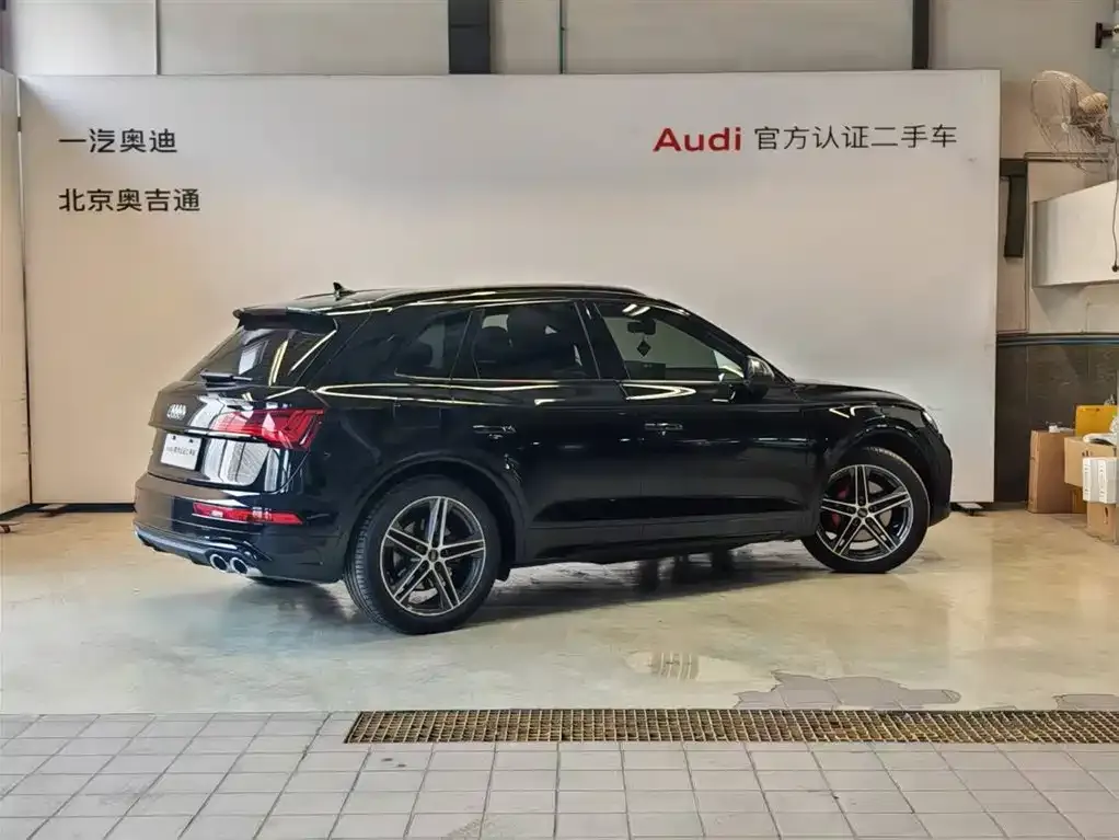 Audi SQ5 — фото 8