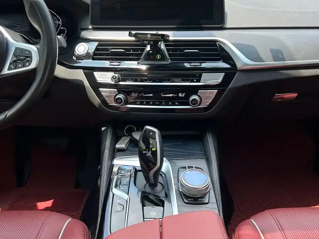 BMW 5 Series New Energy — фото 7