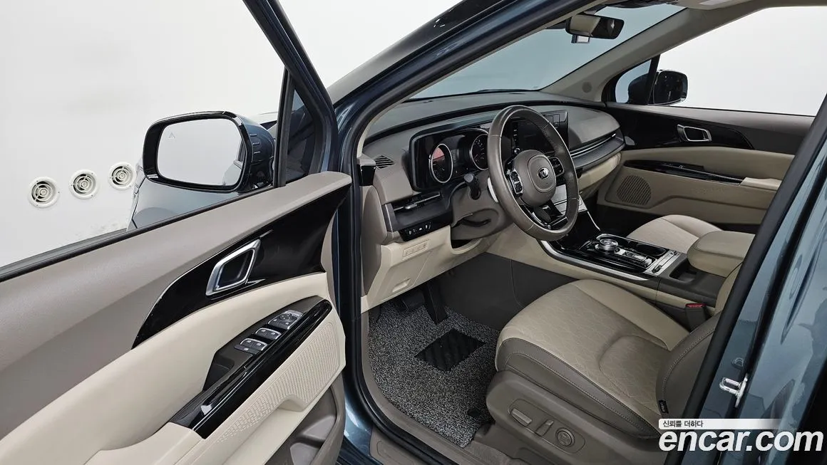 Kia Carnival — фото 10