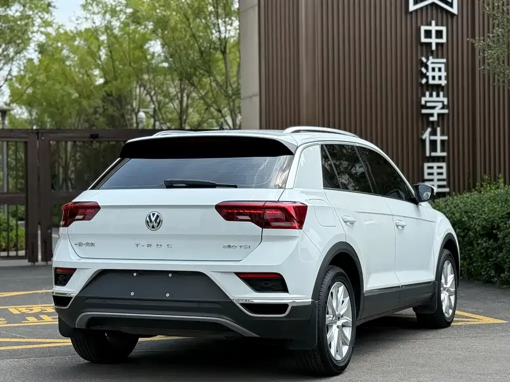 Volkswagen T-Roc — фото 10
