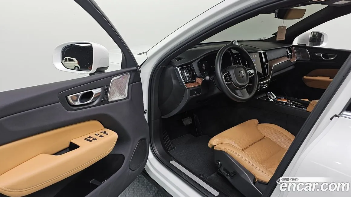 Volvo XC60 — фото 10