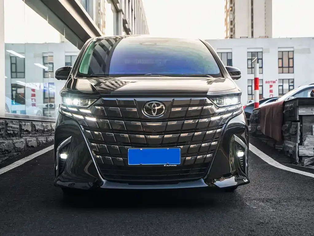 Toyota Alphard — фото 2