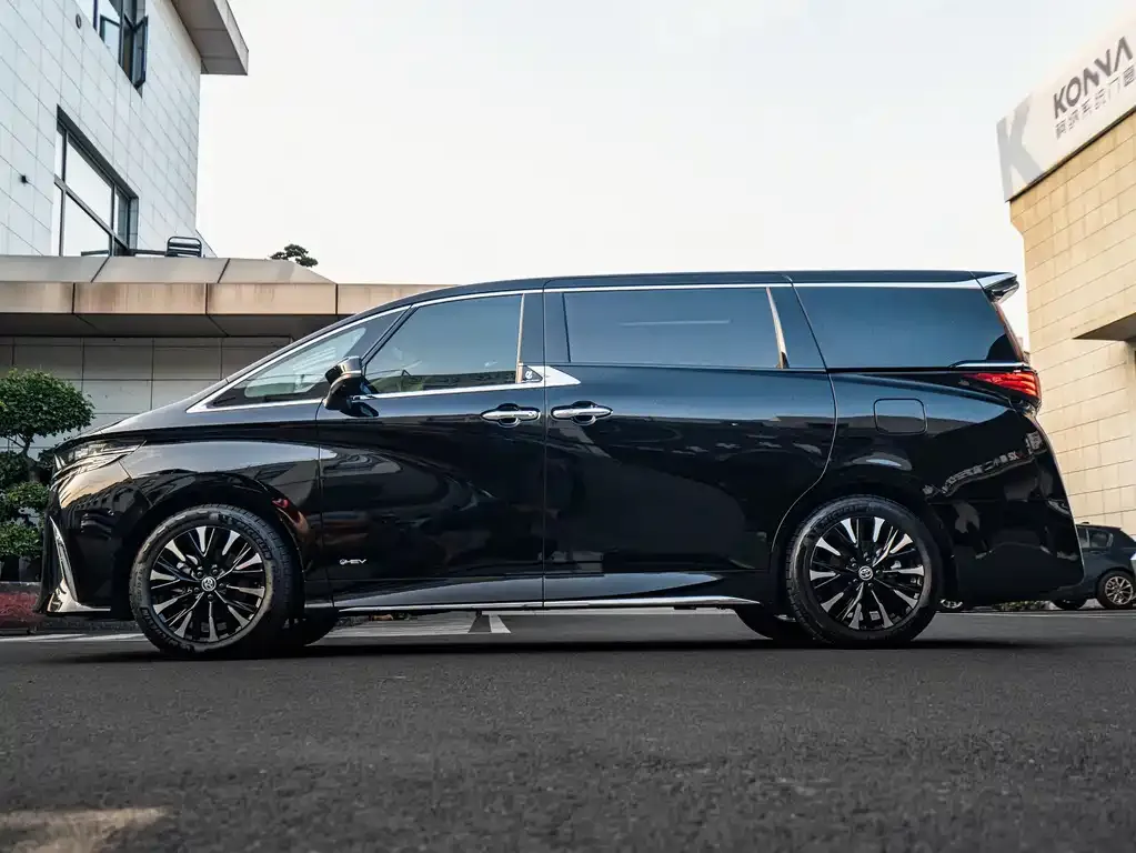 Toyota Alphard — фото 3