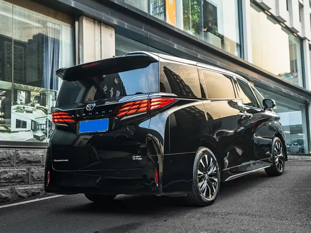 Toyota Alphard — фото 5