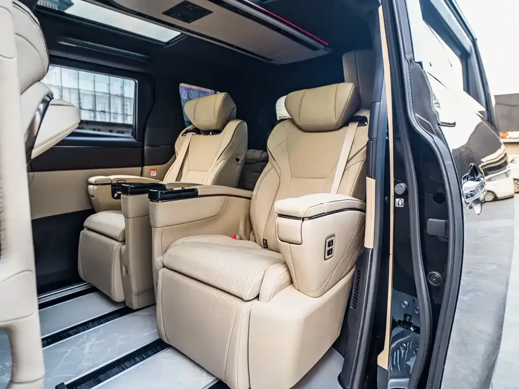 Toyota Alphard — фото 7