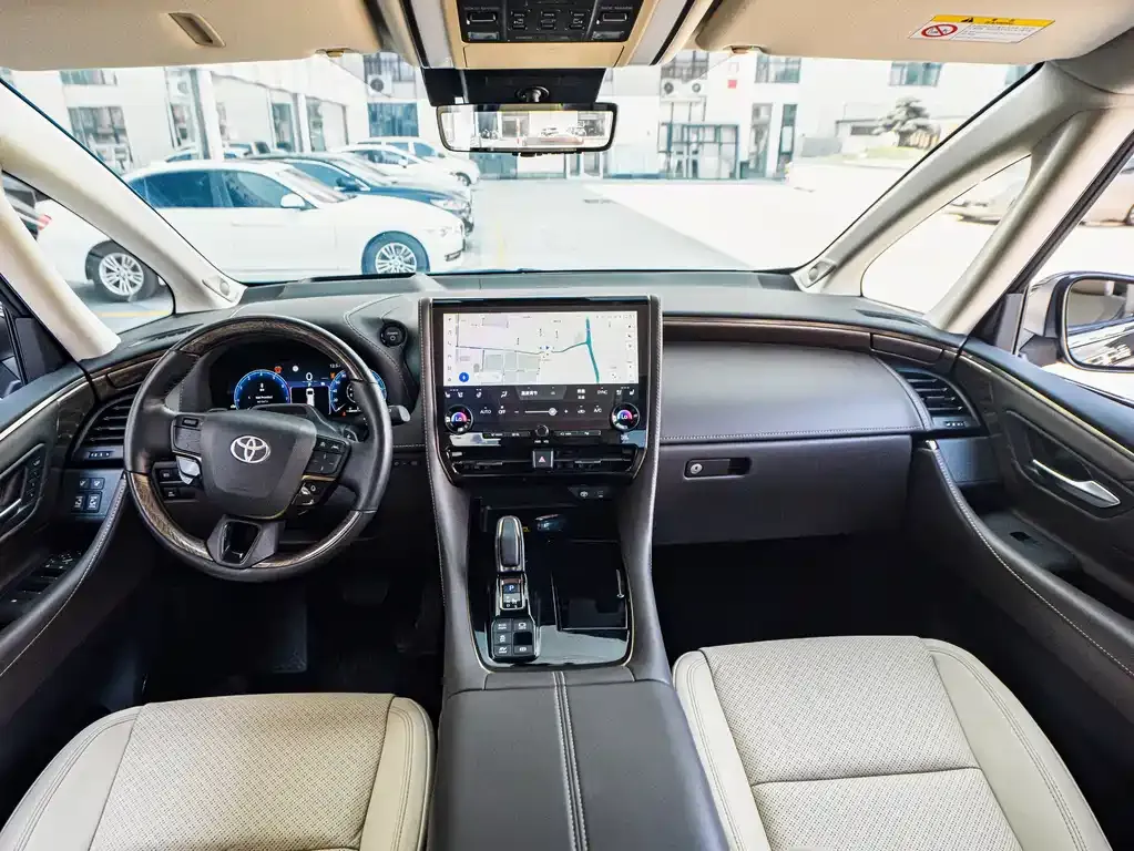 Toyota Alphard — фото 8