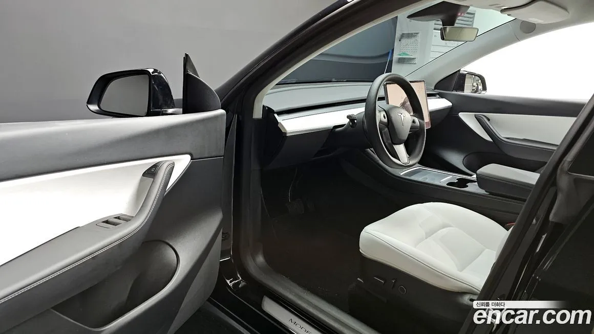 Tesla Model Y — фото 10
