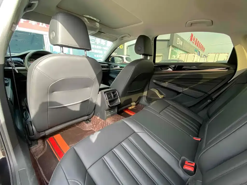 Volkswagen Passat — фото 7