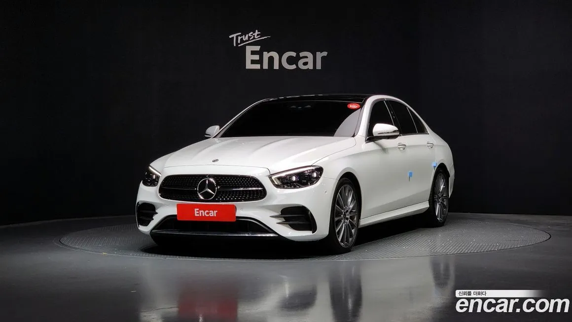Mercedes-Benz E-Class — фото 1
