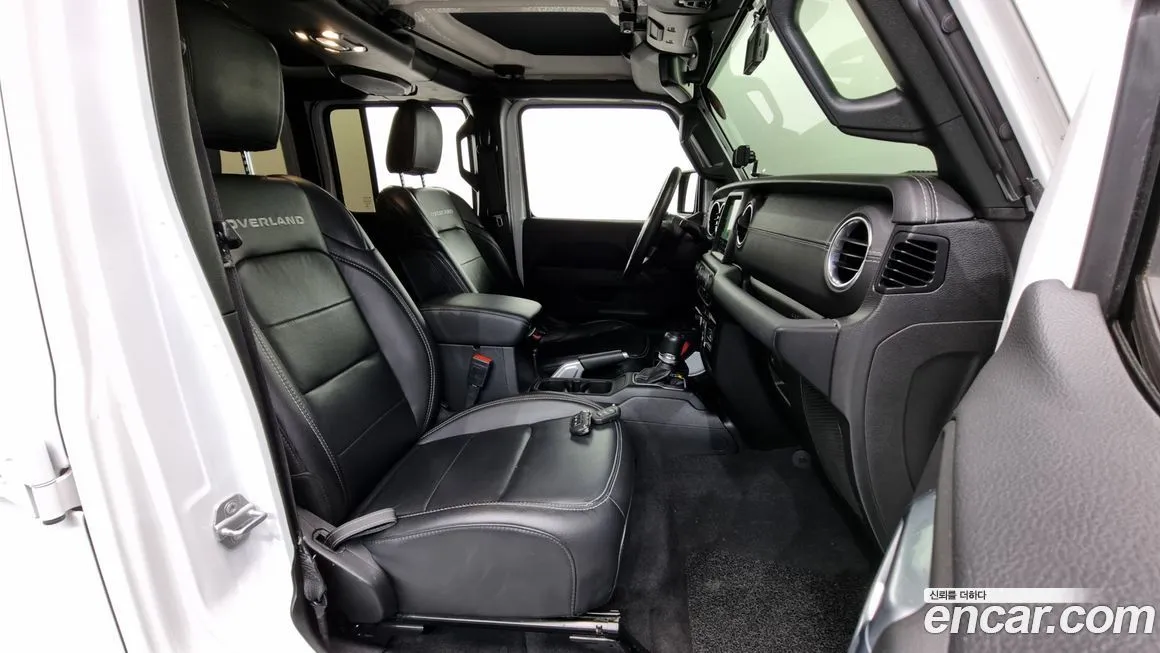 Jeep Wrangler — фото 10