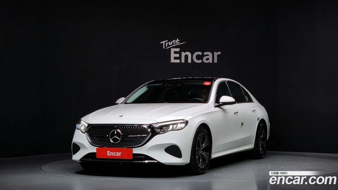 Mercedes-Benz E-Class — фото 1