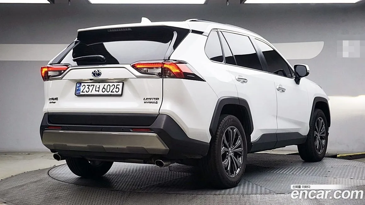 Toyota RAV4 — фото 4