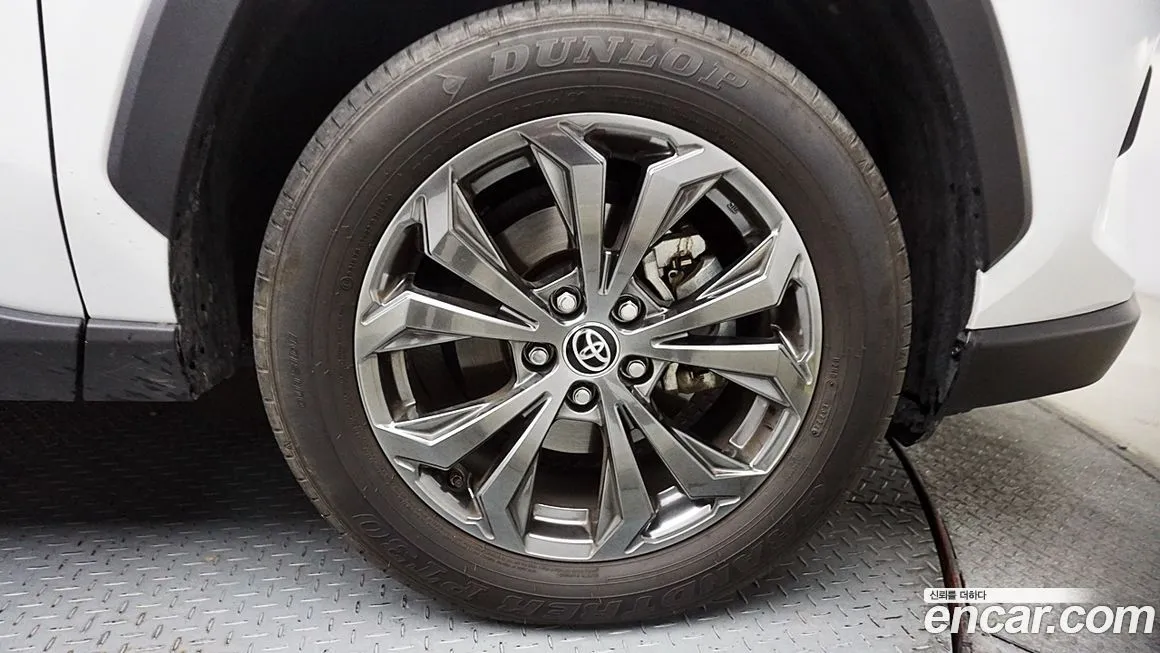 Toyota RAV4 — фото 5