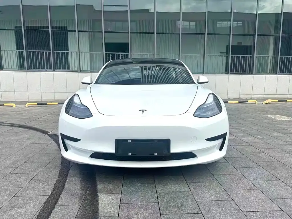 Tesla Model 3 — фото 3