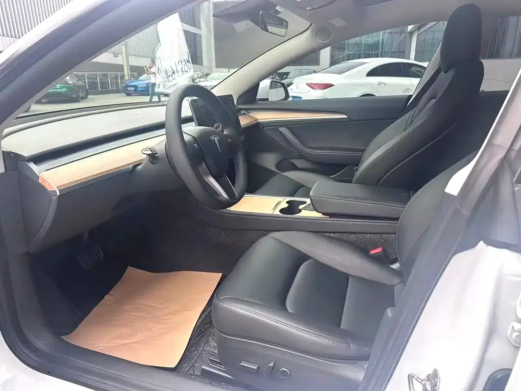 Tesla Model 3 — фото 4