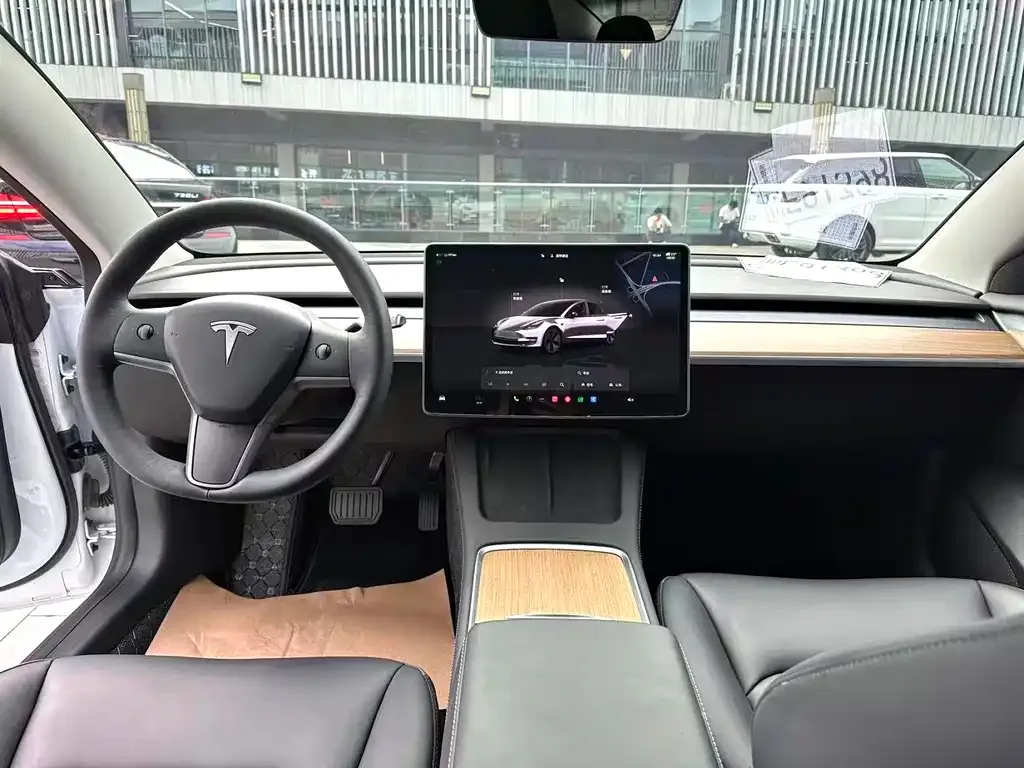 Tesla Model 3 — фото 5