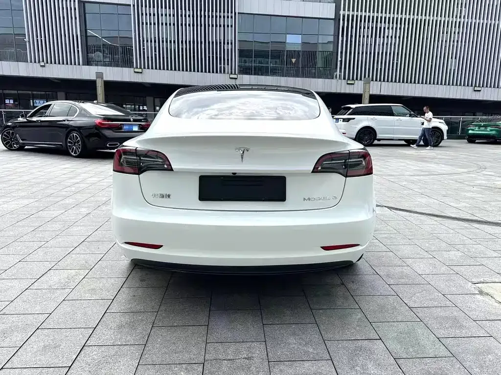 Tesla Model 3 — фото 8