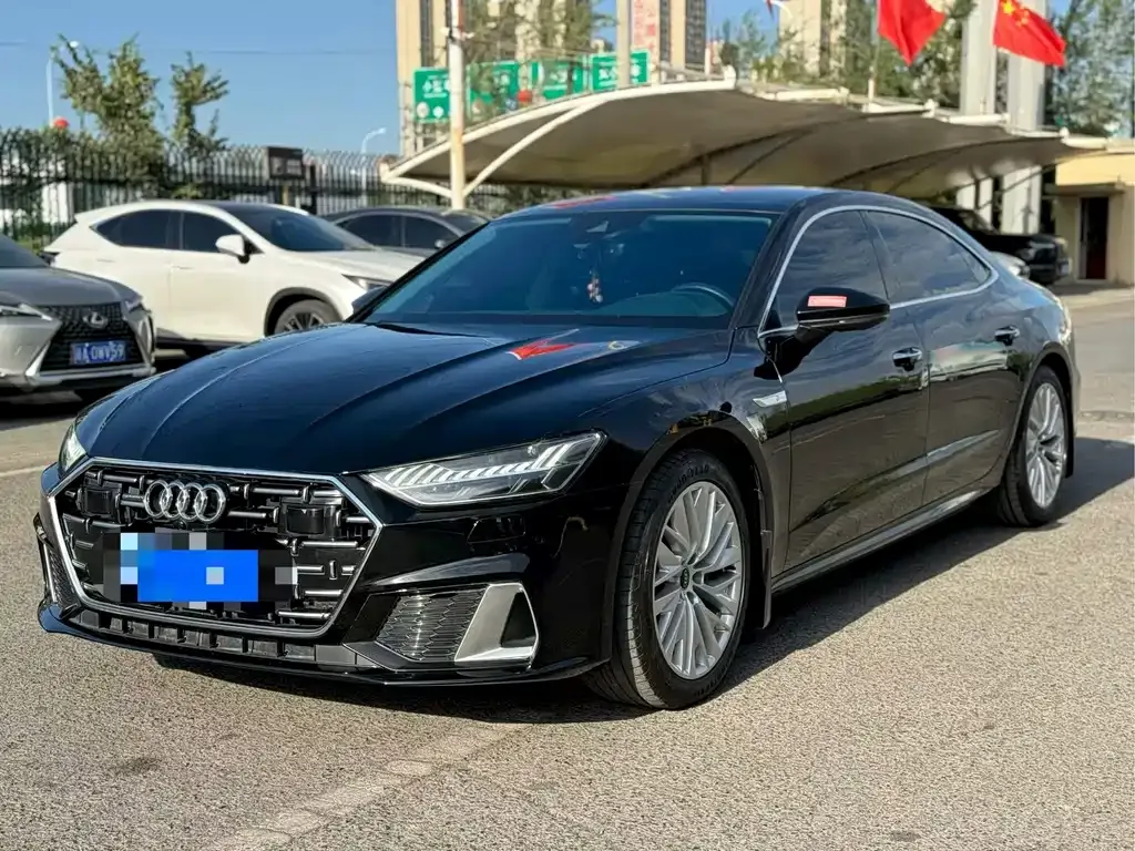 Audi A7L — фото 1