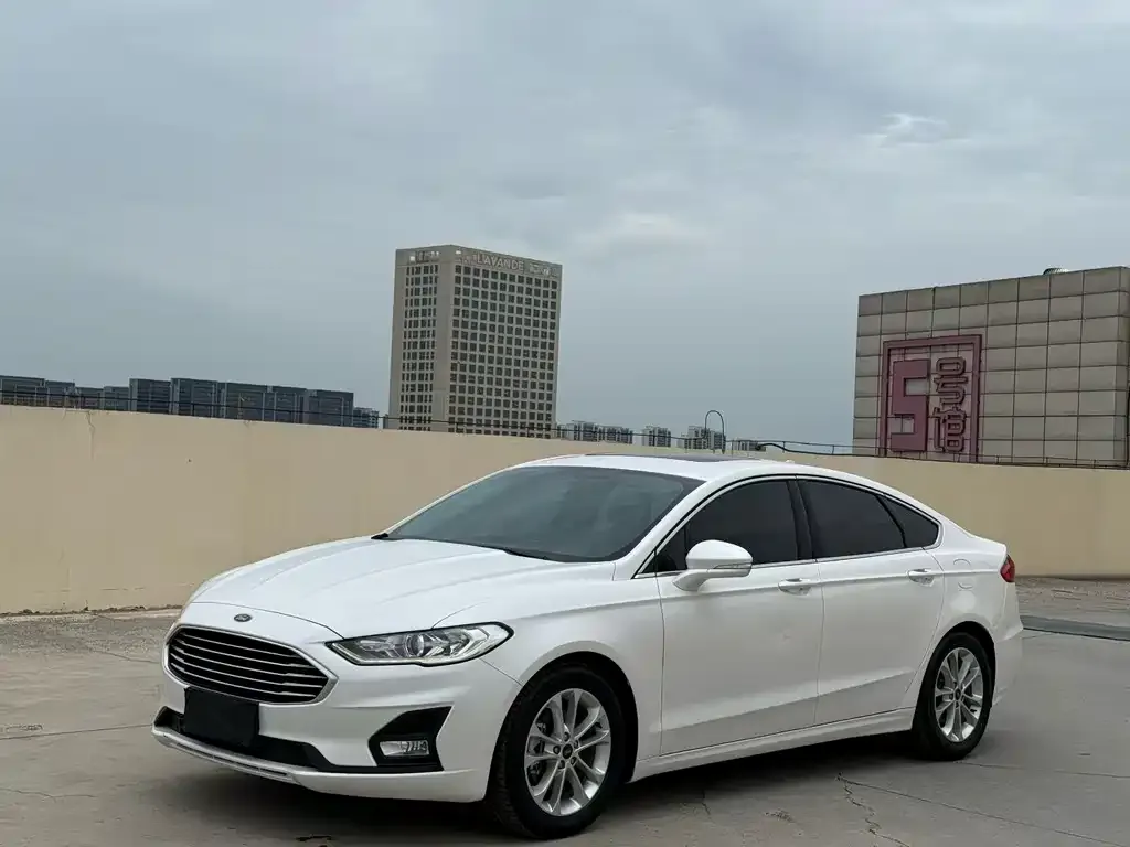 Ford Mondeo — фото 1