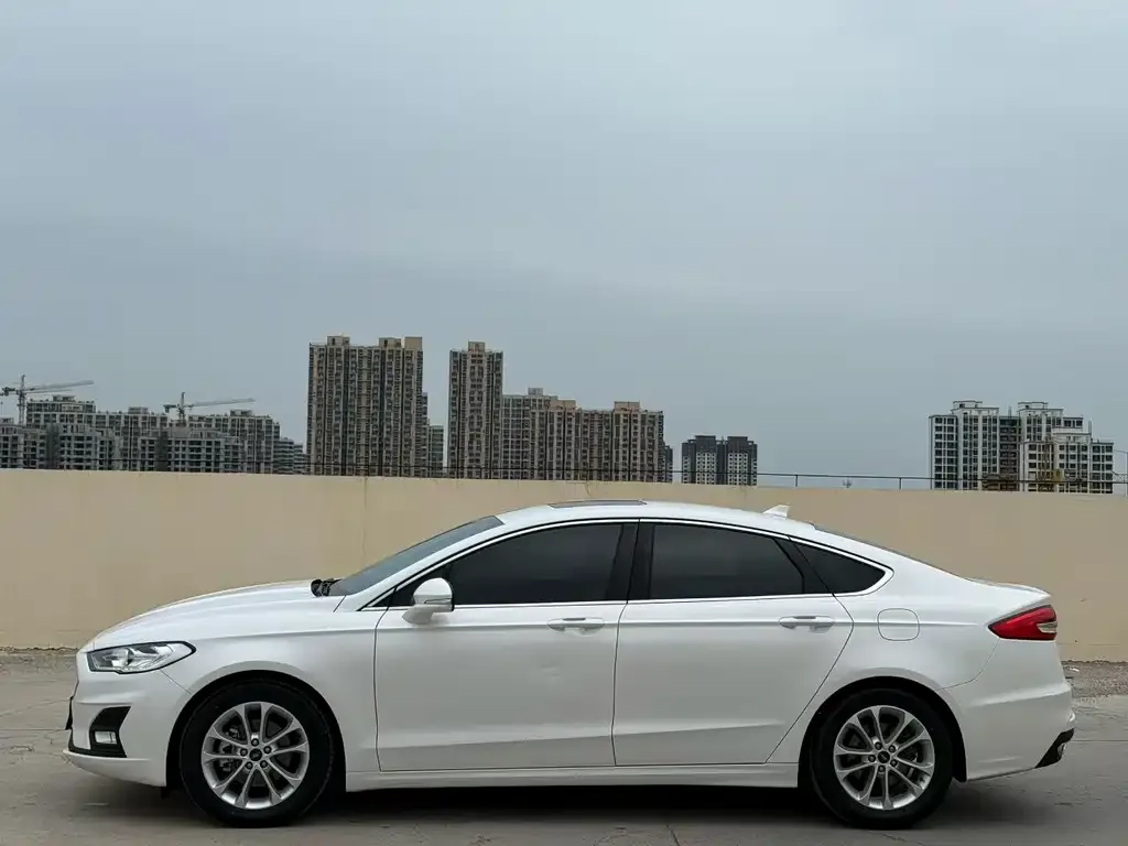Ford Mondeo — фото 7
