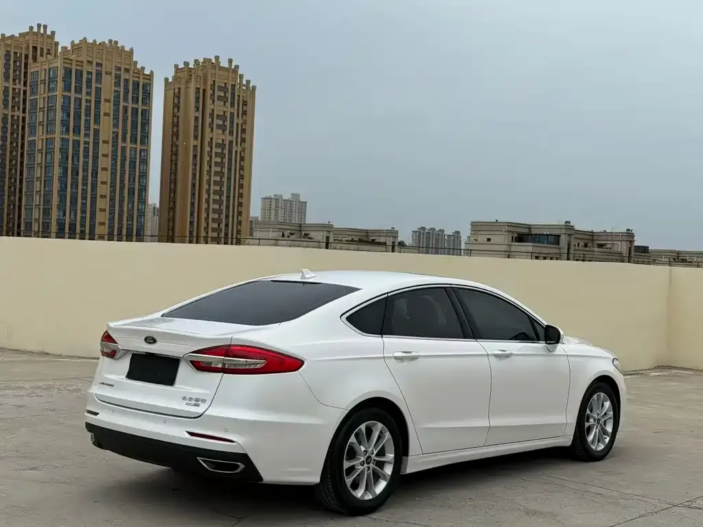 Ford Mondeo — фото 9