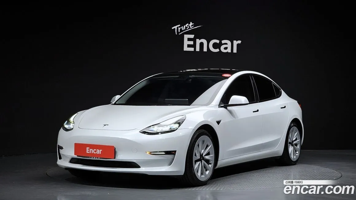 Tesla Model 3 — фото 1