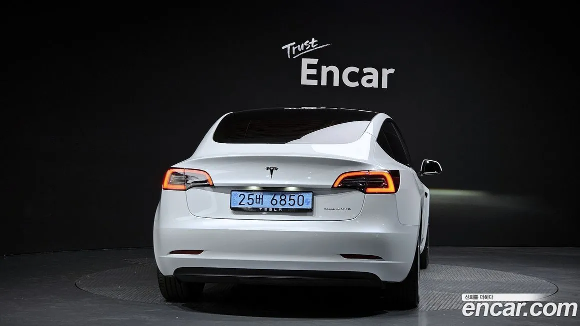 Tesla Model 3 — фото 4