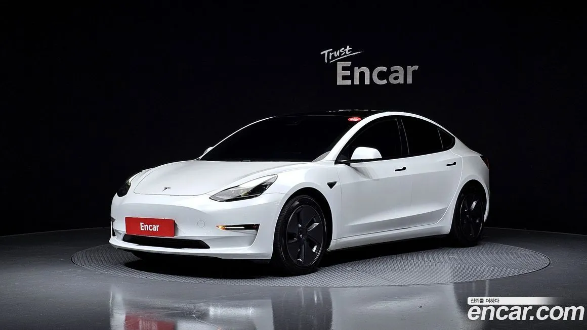 Tesla Model 3 — фото 1